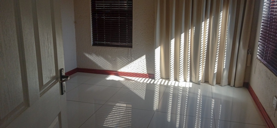 4 Bedroom Property for Sale in Kosmos North West